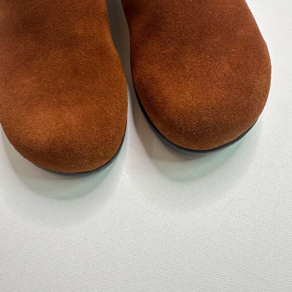 Minnetonka Suede Clogs with Beading - Picture 3 of 7